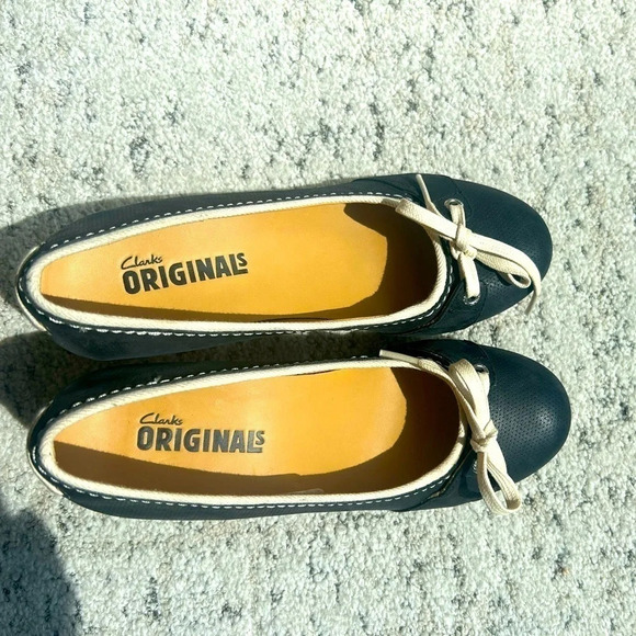 Clark’s 8m wedge leather shoes worn once!!! Too narrow for me :( black leather - Picture 2 of 8